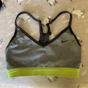 Women’s Nike sports bra size xs